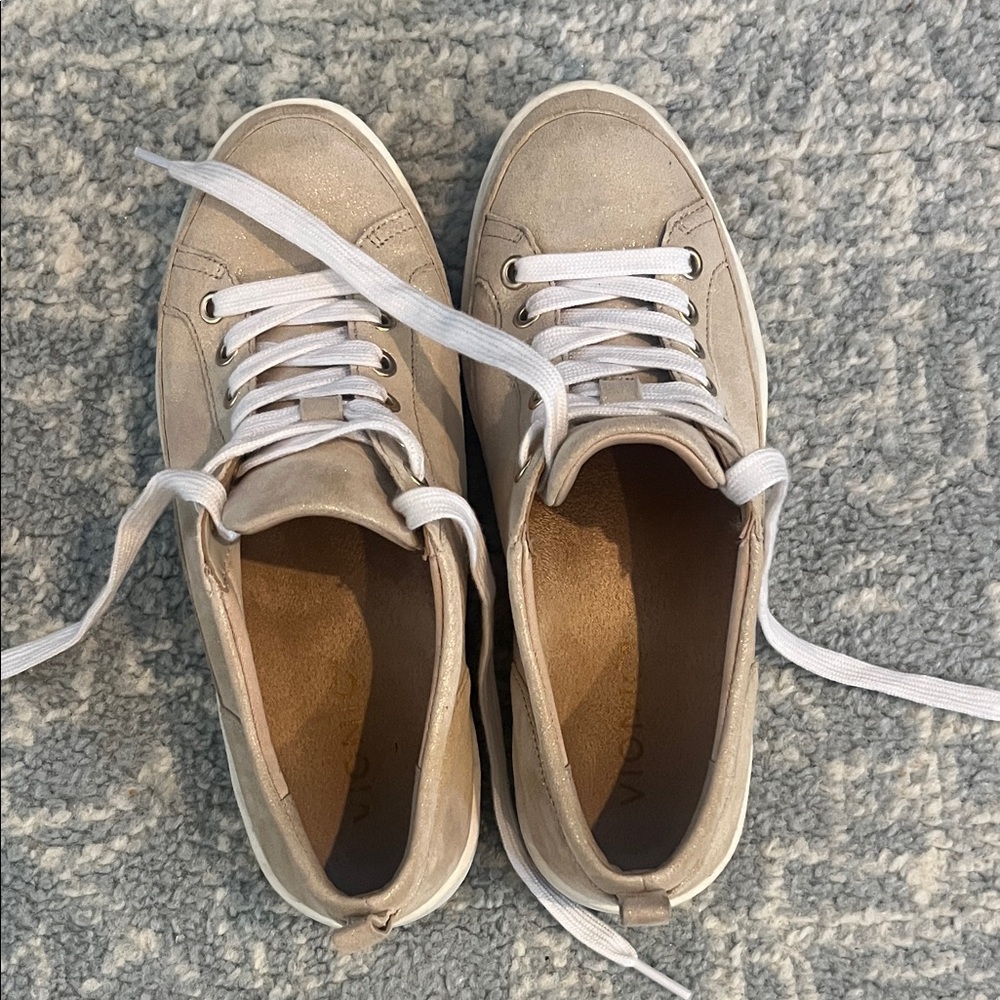 Vionic Women's Sneakers in glitter gold and White